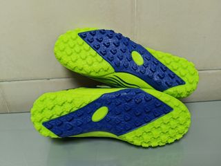 Botas fútbol multitacos niño talla 32