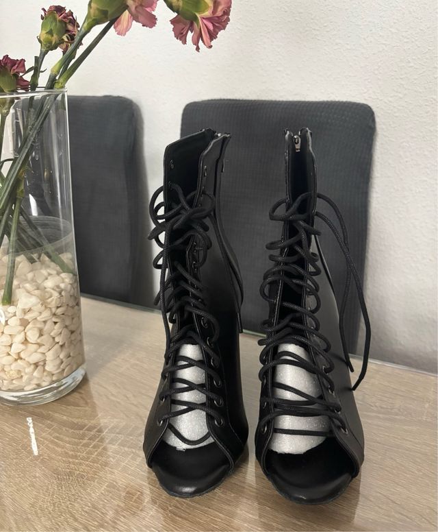 Botines de baile salón niña negros
TALLA 34