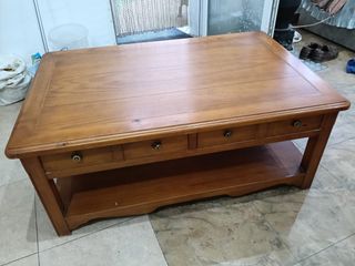 Mesa baja de madera para salón