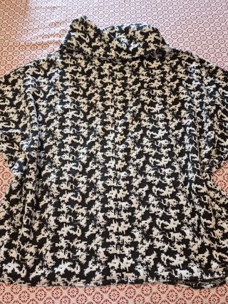 Casaca oversize estampado blanco y negro