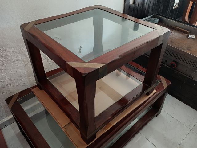 Dos mesas de centro en roble  y cristal años 80s.