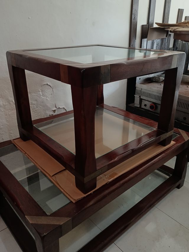 Dos mesas de centro en roble  y cristal años 80s.