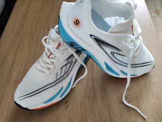 Zapatillas Running Blancas y Azules