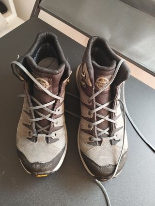 Botas de montaña Boreal grises y marrones
