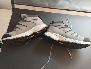 Botas de montaña Boreal grises y marrones