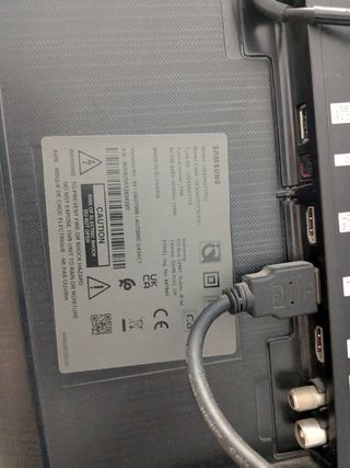 Televisor Samsung UE43AU7175U 4K con soporte pared