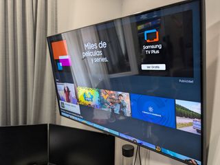 Televisor Samsung UE43AU7175U 4K con soporte pared