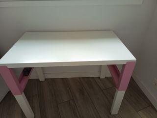 Escritorio infantil Ikea blanco y rosa