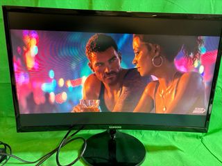 Monitor Samsung Curvo 24 - ¡Lee el anuncio!