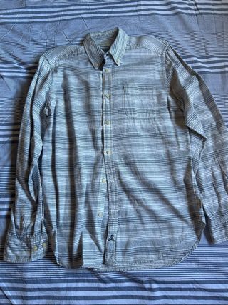 Camisa Scalpers rayas grises y blancas