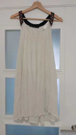 Vestido Zara blanco con adornos