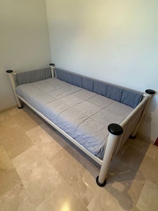 Divano letto a 4 posti grigio