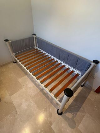 Divano letto a 4 posti grigio