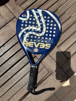 4 palas + 2 pack de pelotas de pádel Wilson Pro