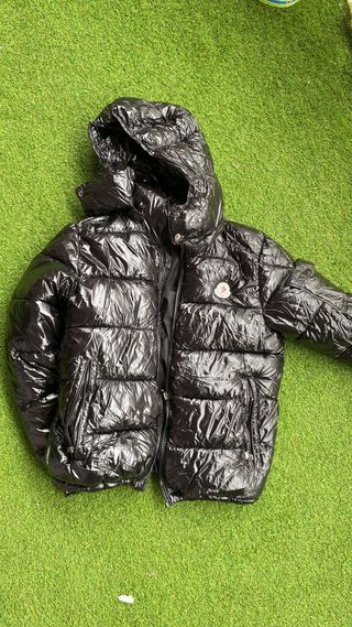 Abrigo Negro Brillante