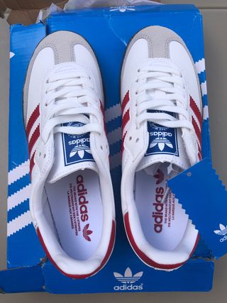 Zapatillas Adidas Blancas y Rojas (Hacco)