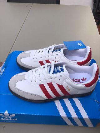 Zapatillas Adidas Blancas y Rojas (Hacco)