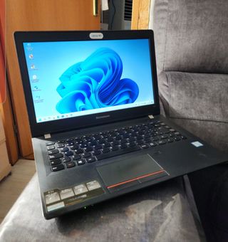 Portátil Lenovo E31