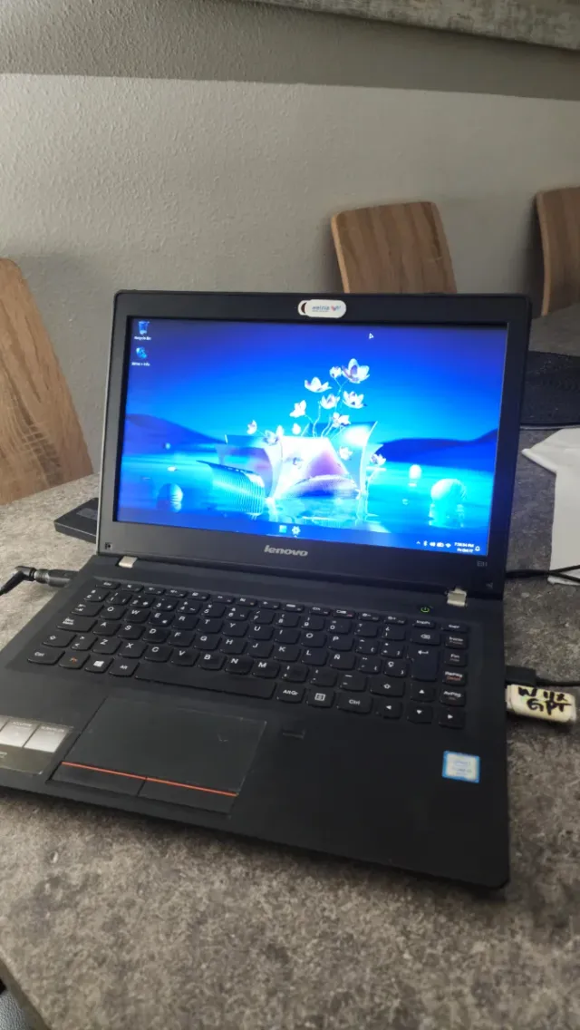 Portátil Lenovo E31