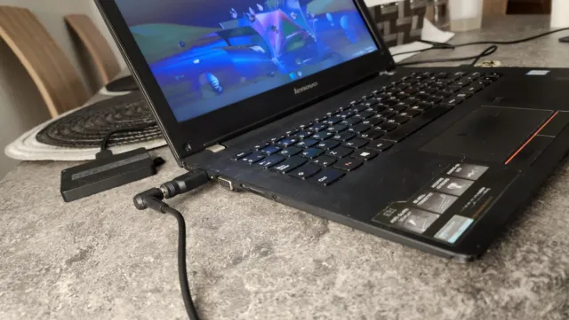 Portátil Lenovo E31