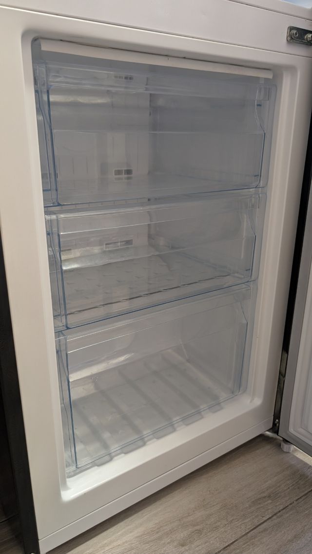 CHIQ Nevera FBM250NE4 250LT. No Frost. Multi Flow.