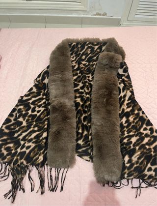 Poncho capa leopardo marrón con cuello peludo y2k