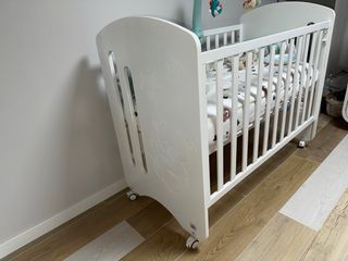 cama cuna Cambiador y cómoda bebé