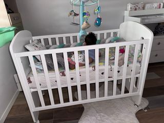 cama cuna Cambiador y cómoda bebé