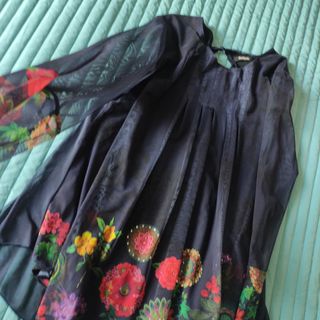 Camisola vaporosa Desigual floral