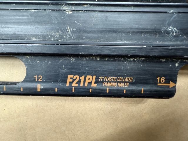 Pistola Clavos Bostitch F21PL