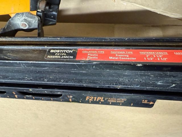 Pistola Clavos Bostitch F21PL