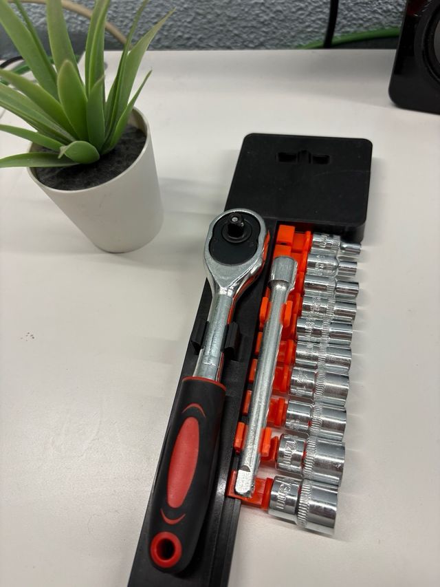 Carraca y Vasos 1/4 CR-V 12 Piezas