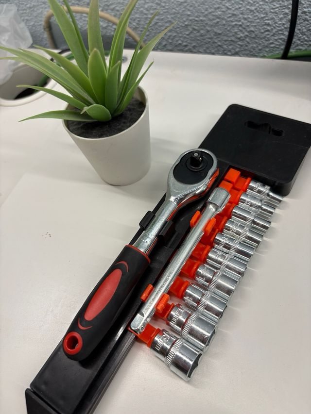 Carraca y Vasos 1/4 CR-V 12 Piezas