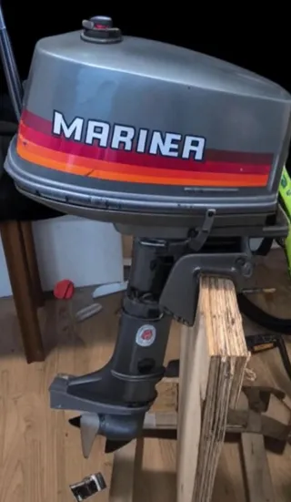 Barco pesca Ventus 230 con motor Mariner de 4cv 2T