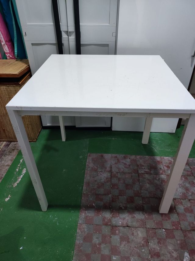 Mesa cuadrada blanca 90x90