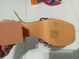 Sandalias Benavente tacón cuadrado fiesta