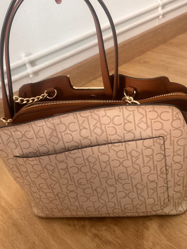 Cartera elegante con diseño bicolor original 