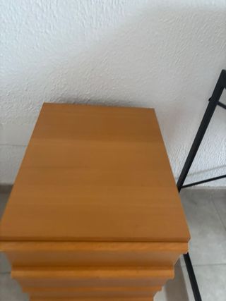 Cajonera de madera con ruedas