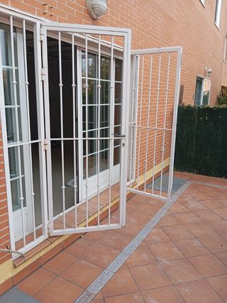 Reja de seguridad blanca