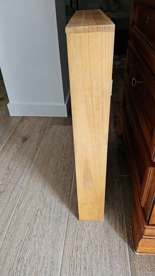 Estantería de madera clásica 