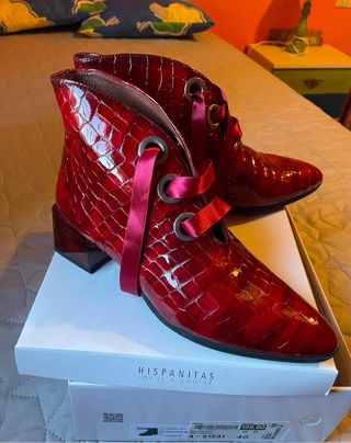 Botines charol rojos con cordones