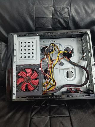 Caja/Gabinete PC Negra