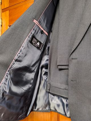 Traje de raya gris