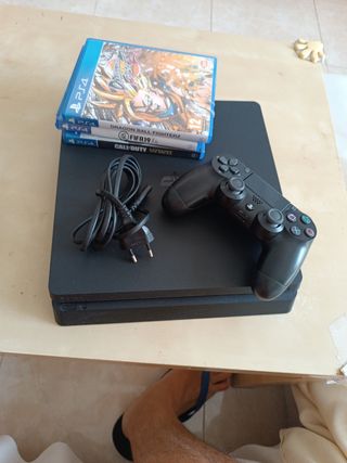 PS4 (PlayStation 4) Negra + 3 Juegos