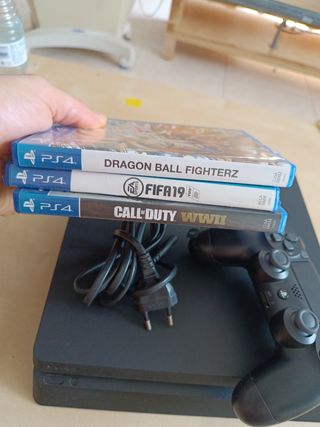 PS4 (PlayStation 4) Negra + 3 Juegos