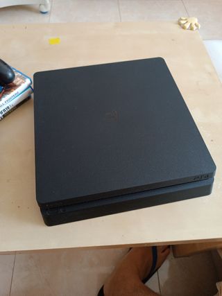 PS4 (PlayStation 4) Negra + 3 Juegos