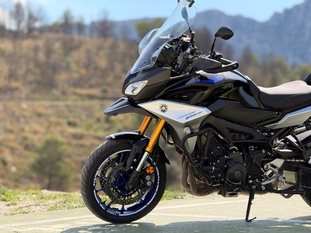 Yamaha Tracer 900 GT + Topcase SHAD SH58x