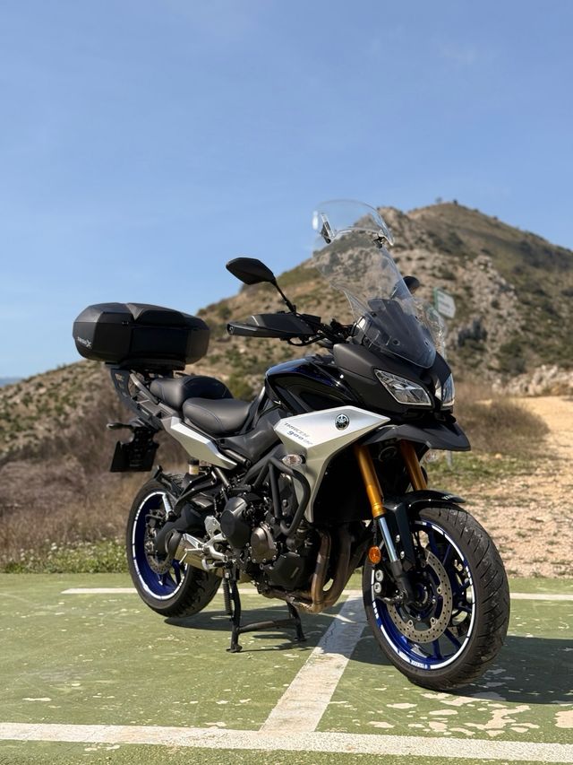 Yamaha Tracer 900 GT + Topcase SHAD SH58x