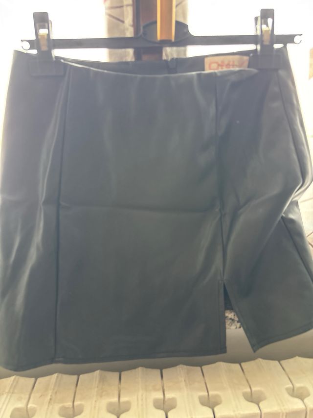 Minigonna ecopelle nera