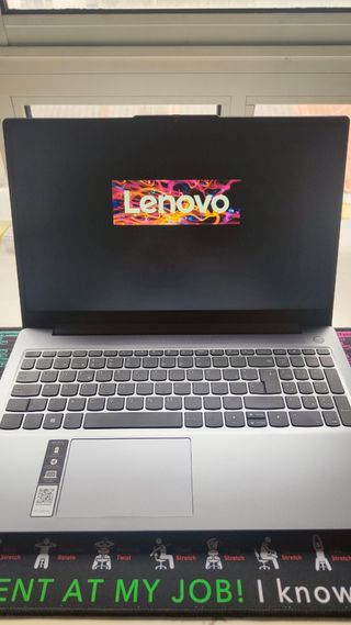 Lenovo IdeaPad Slim 3 15IAH8 Intel Core i5